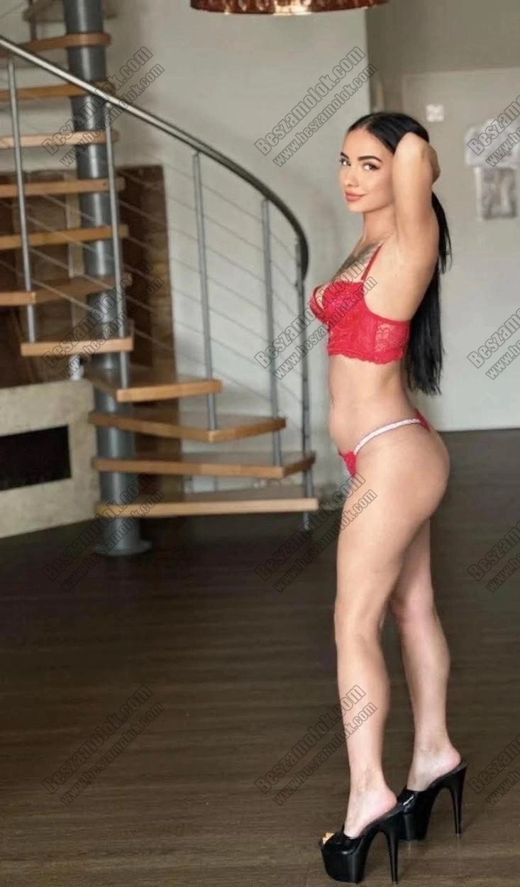 Lejla - +36 70 428 8170 - melytorkos francia foto